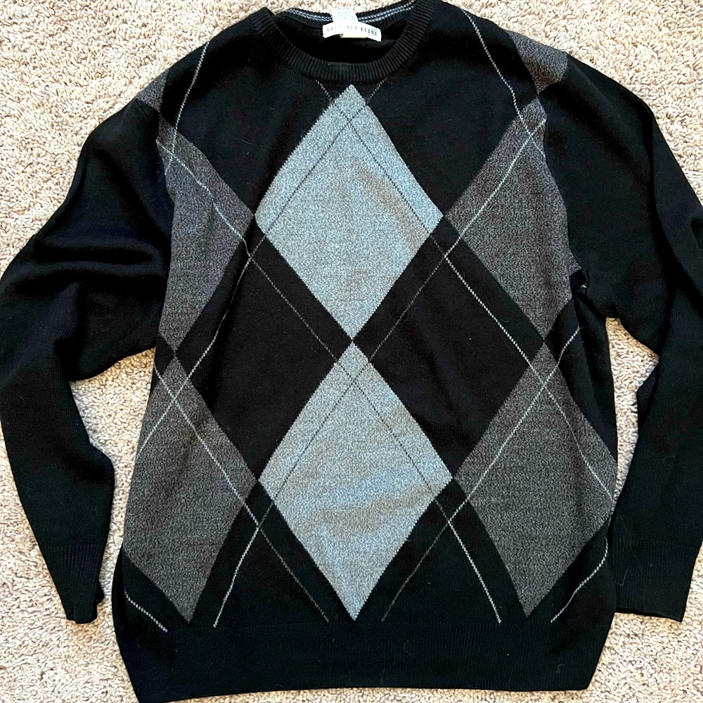 Geoffrey Beene Large Black and Gray Argyle Sweater